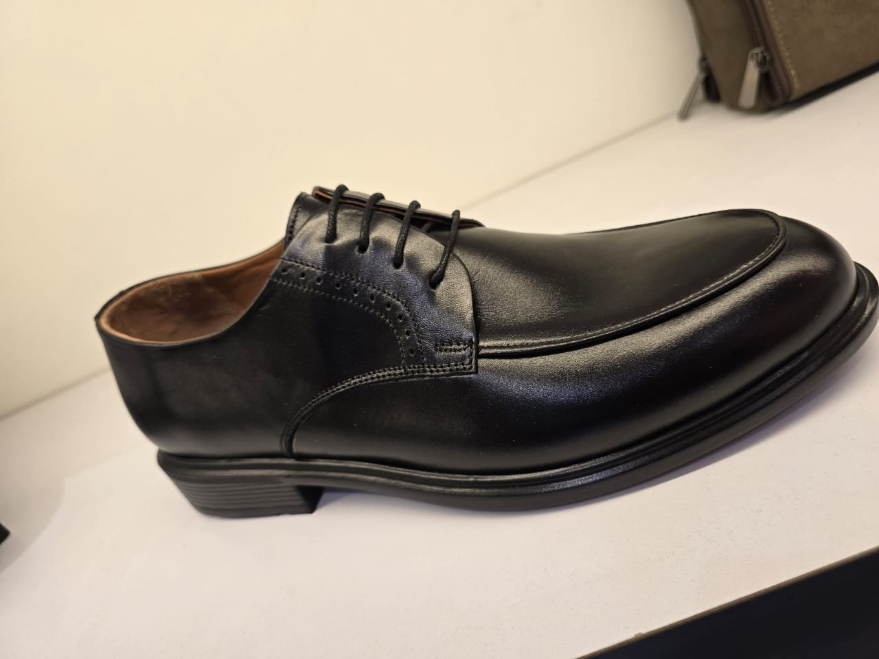 حذاء رسمي من poltab