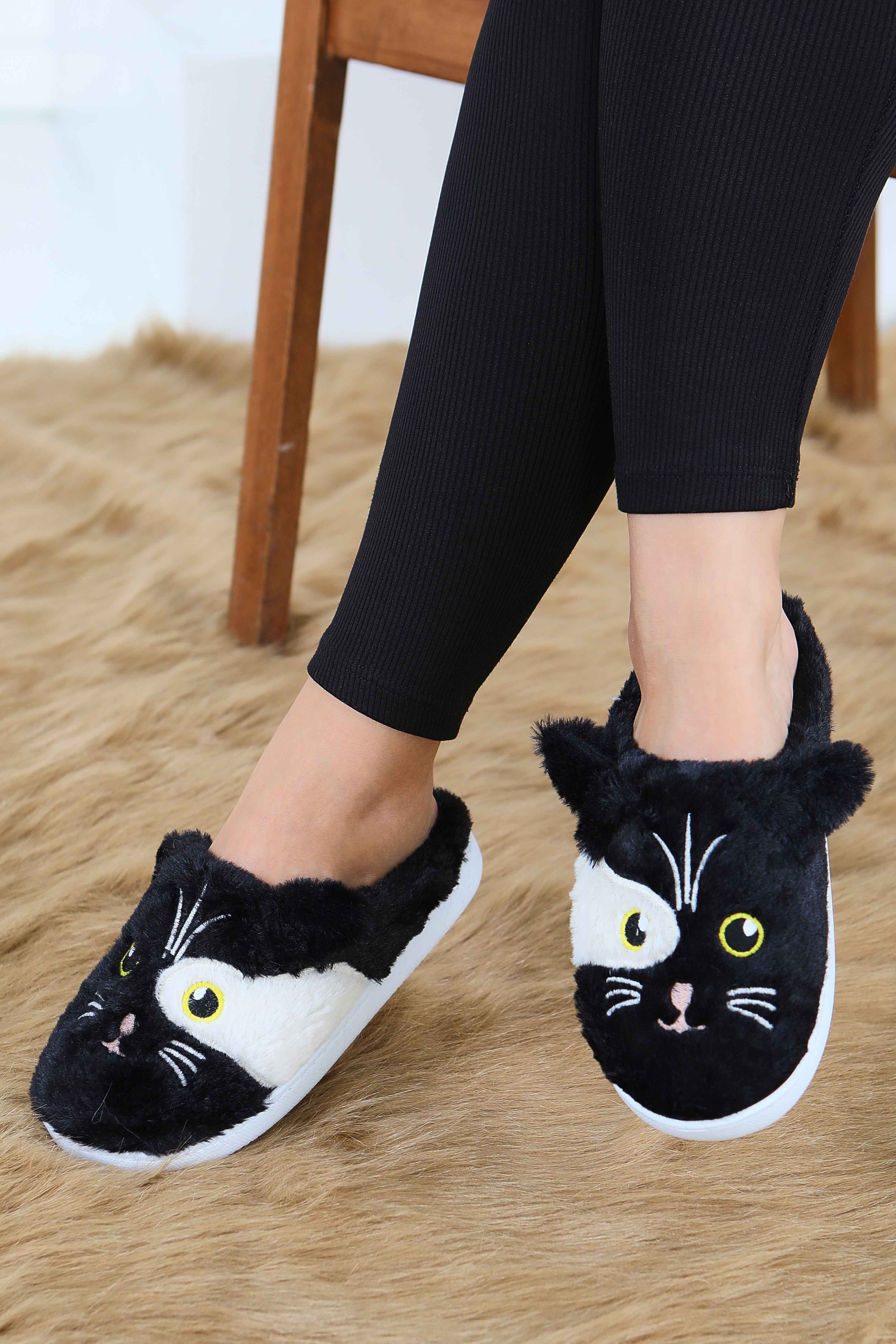 شبشب منزلي نسائي اسود مطرز بتفاصيل قطة