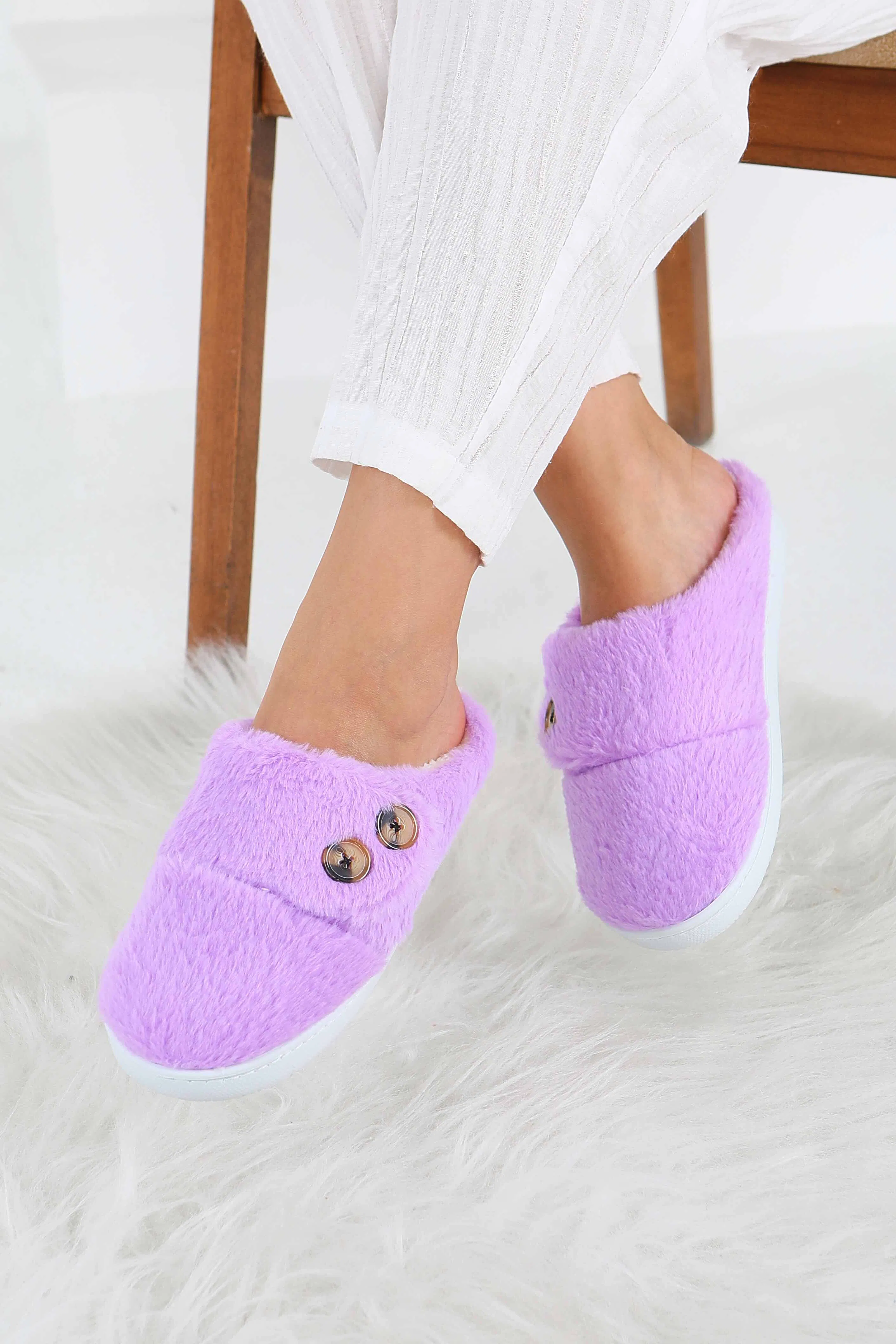 شبشب منزلي نسائي ساده بلون أزرق بنفسجي بأزرار