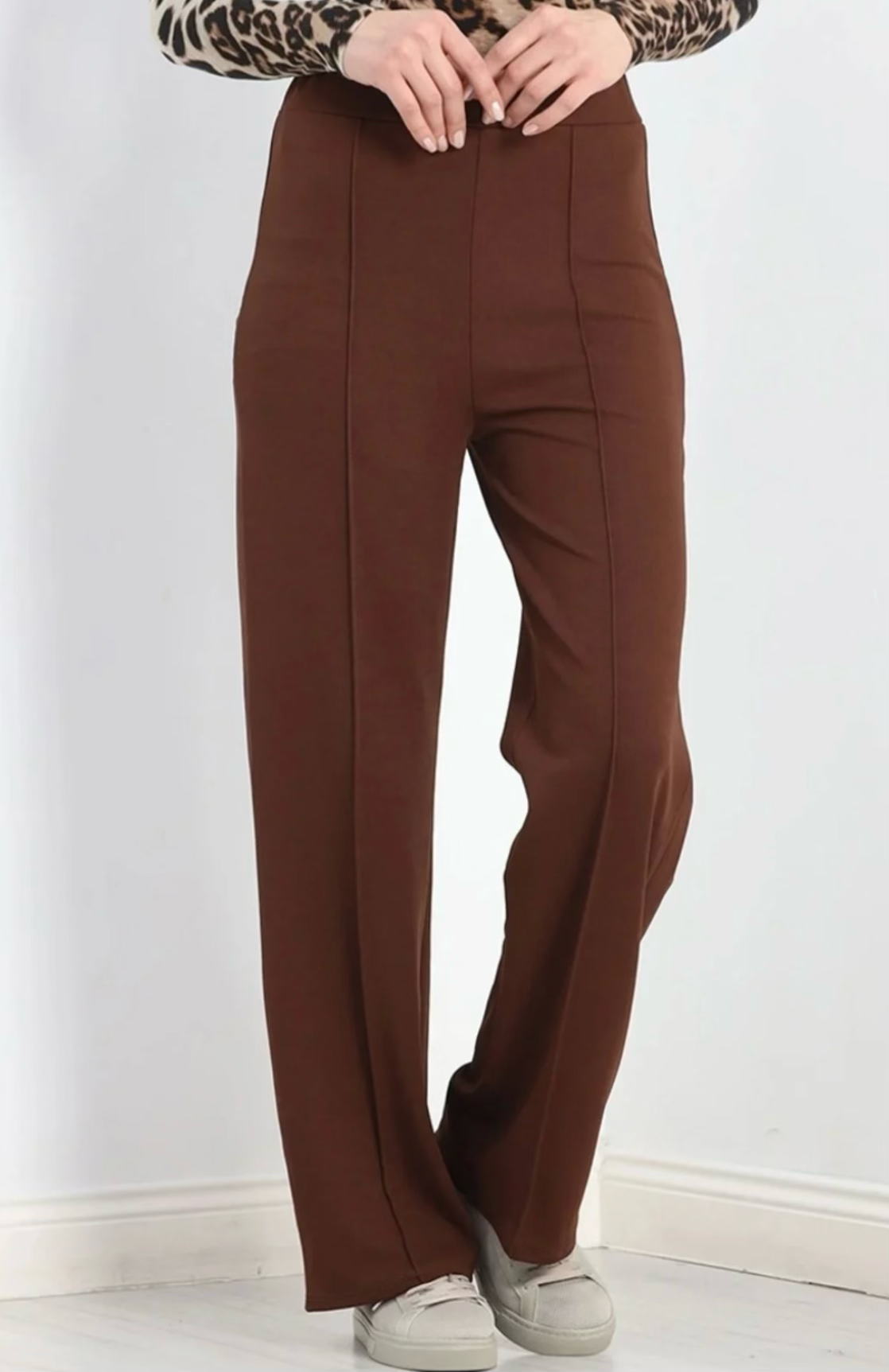 بنطال قماشي بتصميم عصري للنساء