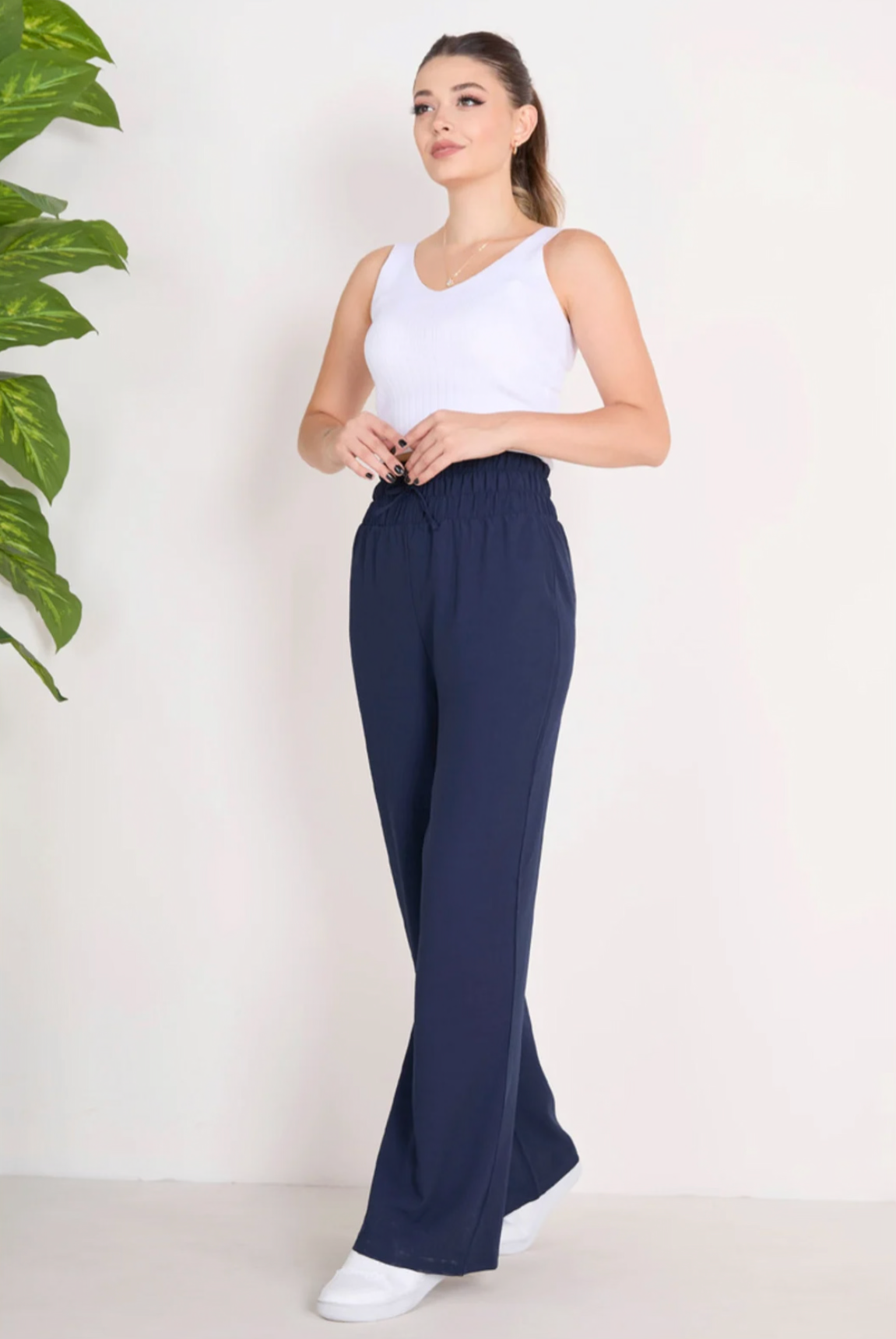 بنطال بخصر مطاطي ورباط باللون الكحلي للنساء