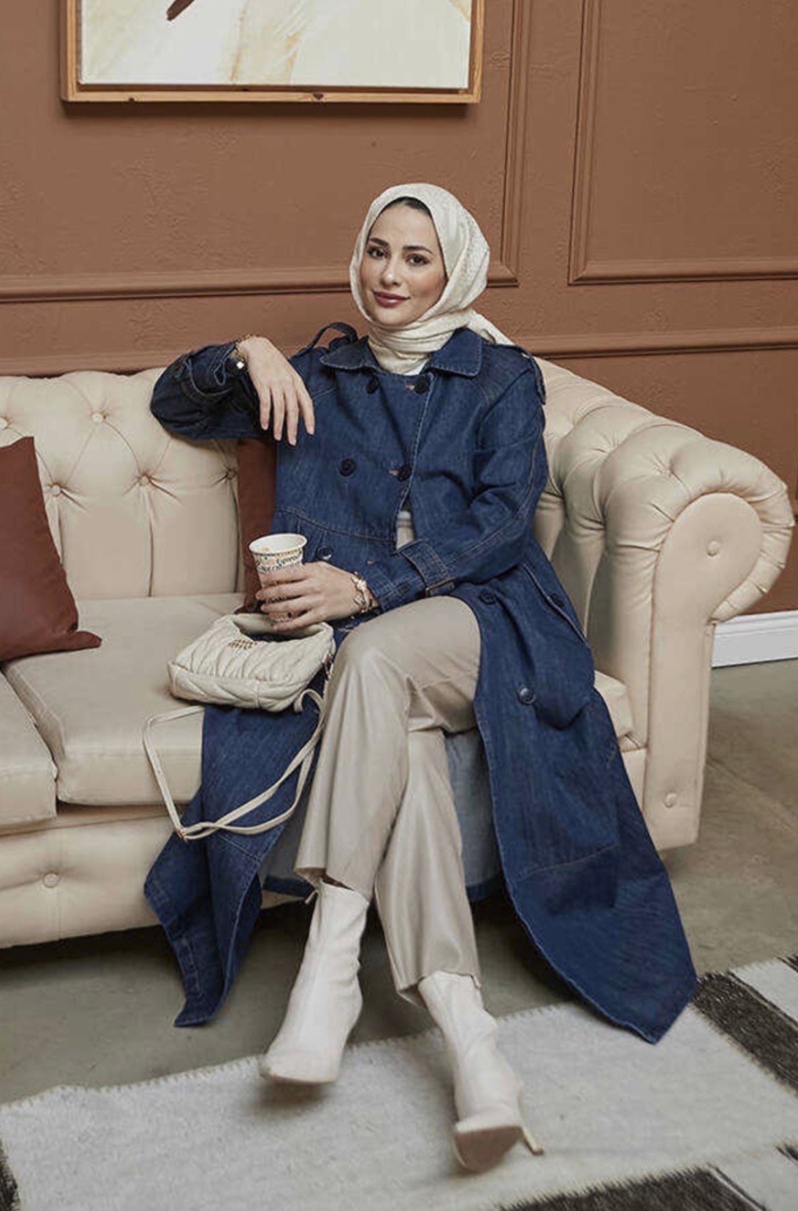 ترانشكوت جينز أزرق داكن بأكمام مزينة بأزرار إغلاق