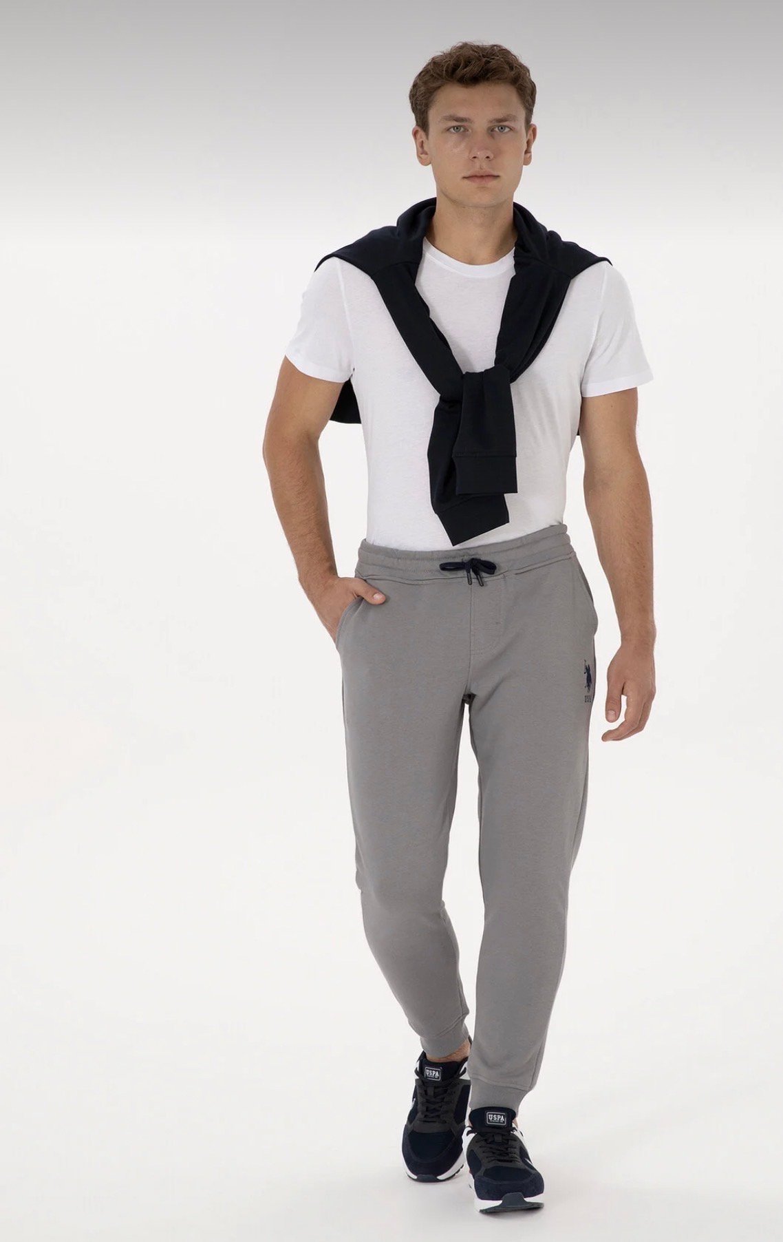 بنطال رياضي رجالي باللون الرمادي الفاتح من U.S.P ASSN