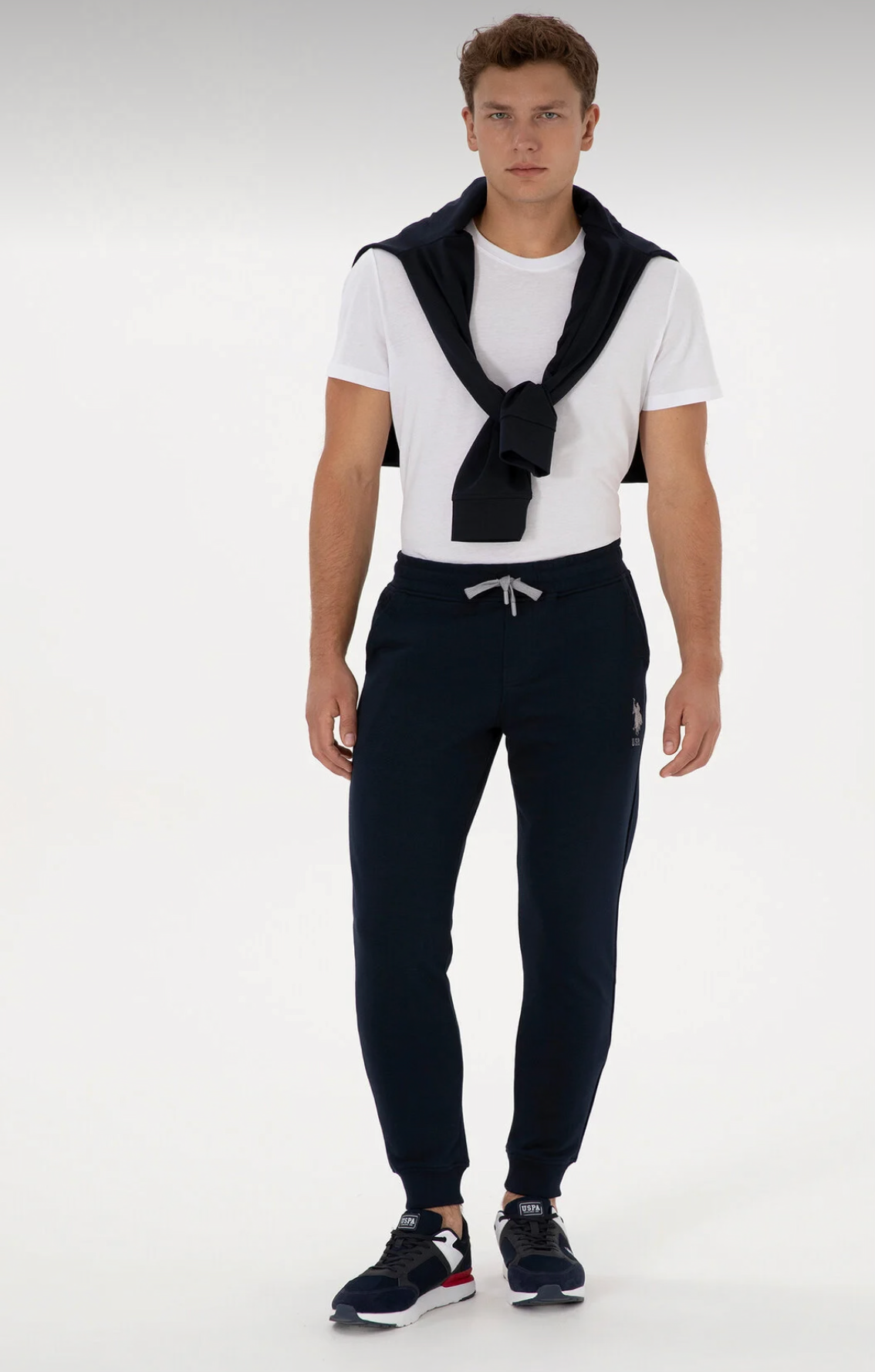 بنطال رياضي رجالي باللون الأزرق الداكن من U.S.P. ASSN