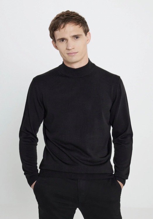 كنزة رجالية بياقة متوسطة الطول باللون الأسود من AC&CO