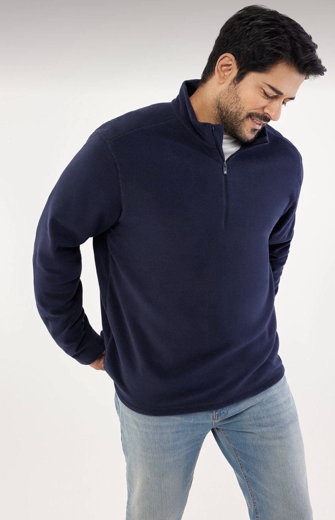 سويت شيرت رجالي باللون الأزرق الداكن من AC&CO