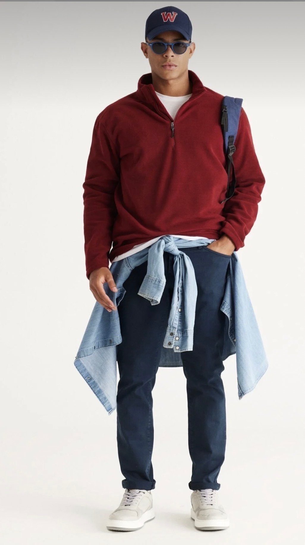 سويت شيرت رجالي بقبة عالية وسحاب باللون الأحمر العنّابي من AC&CO