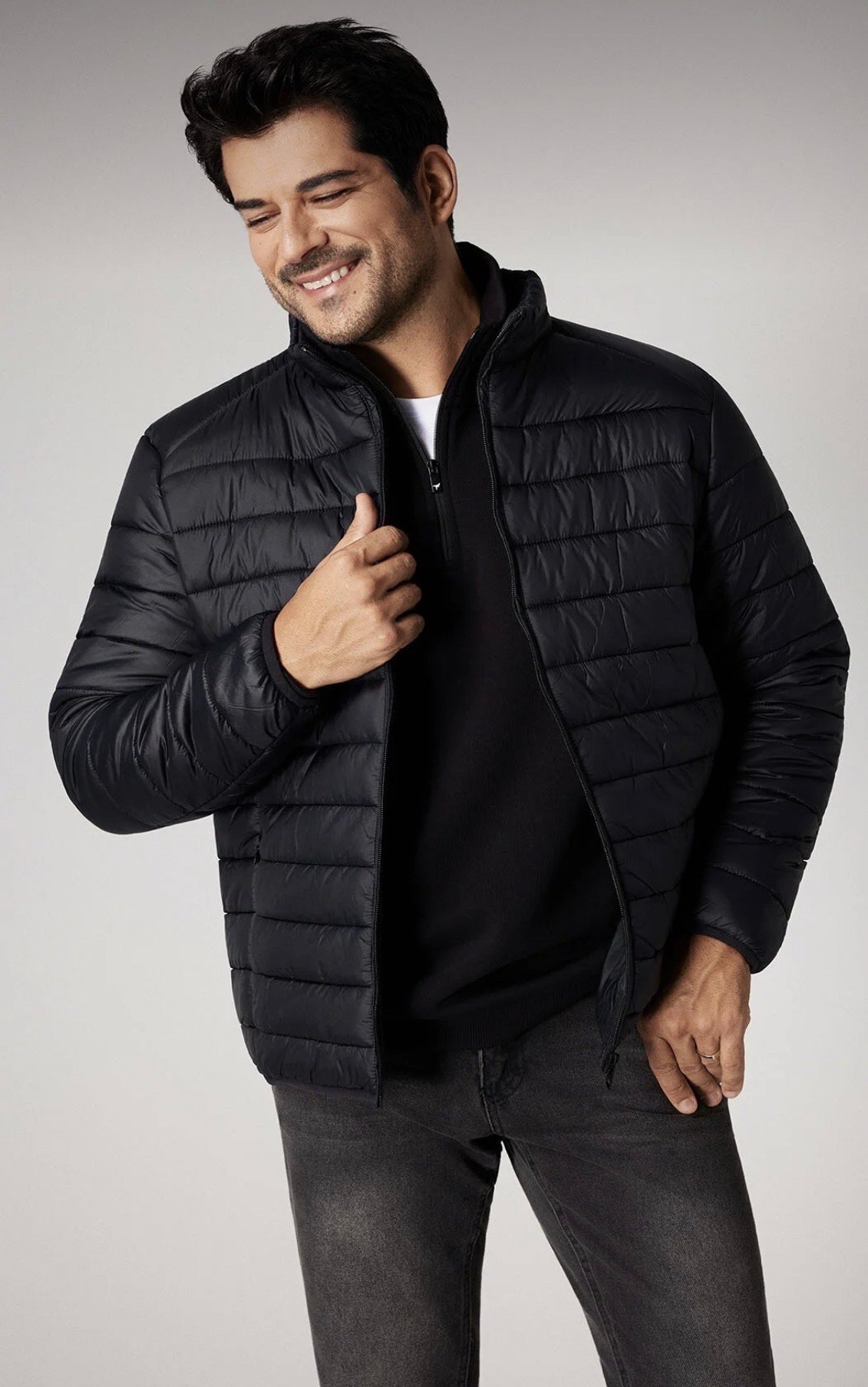 جاكيت مطري رجالي باللون الأسود اللامع من AC&CO