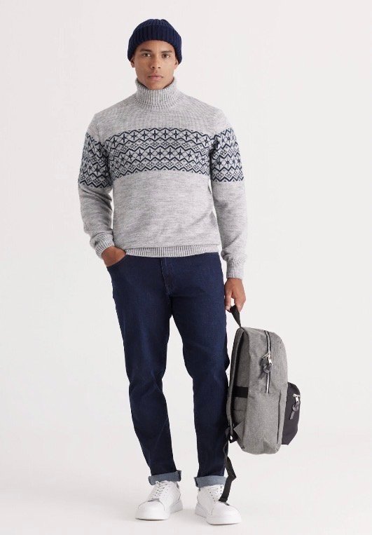 كنزة تريكو رجالي رمادية اللون من AC&CO