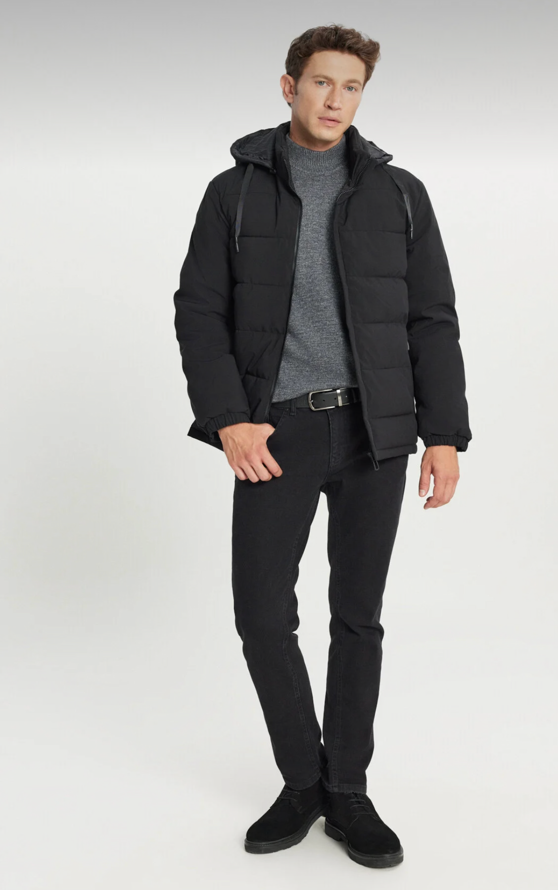 جاكيت رجالي مضاد للماء والغبار بتصميم أنيق باللون الأسود من AC&CO