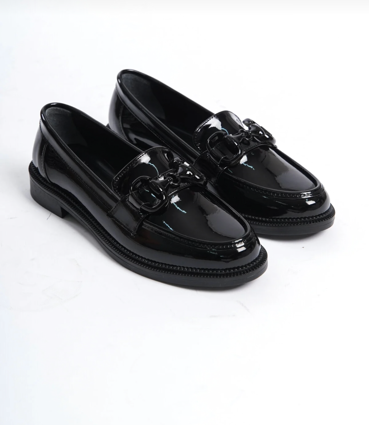 حذاء نسائي كاجوال باللون الأسود