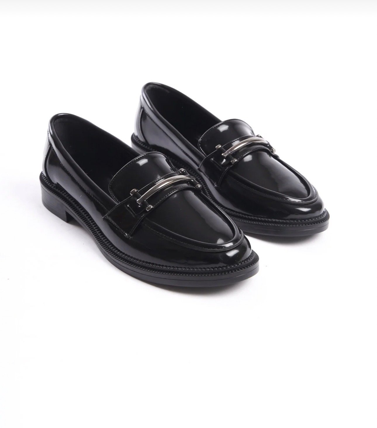 حذاء نسائي كاجوال بتصميم مميز بلا كعب باللون الأسود