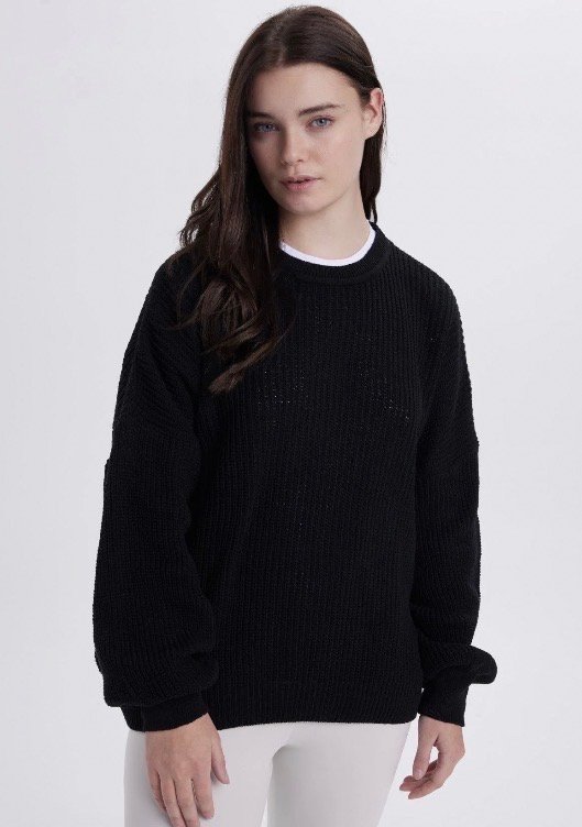 كنزة تريكو نسائي بقصة فضفاضة باللون الأسود من TUDORS