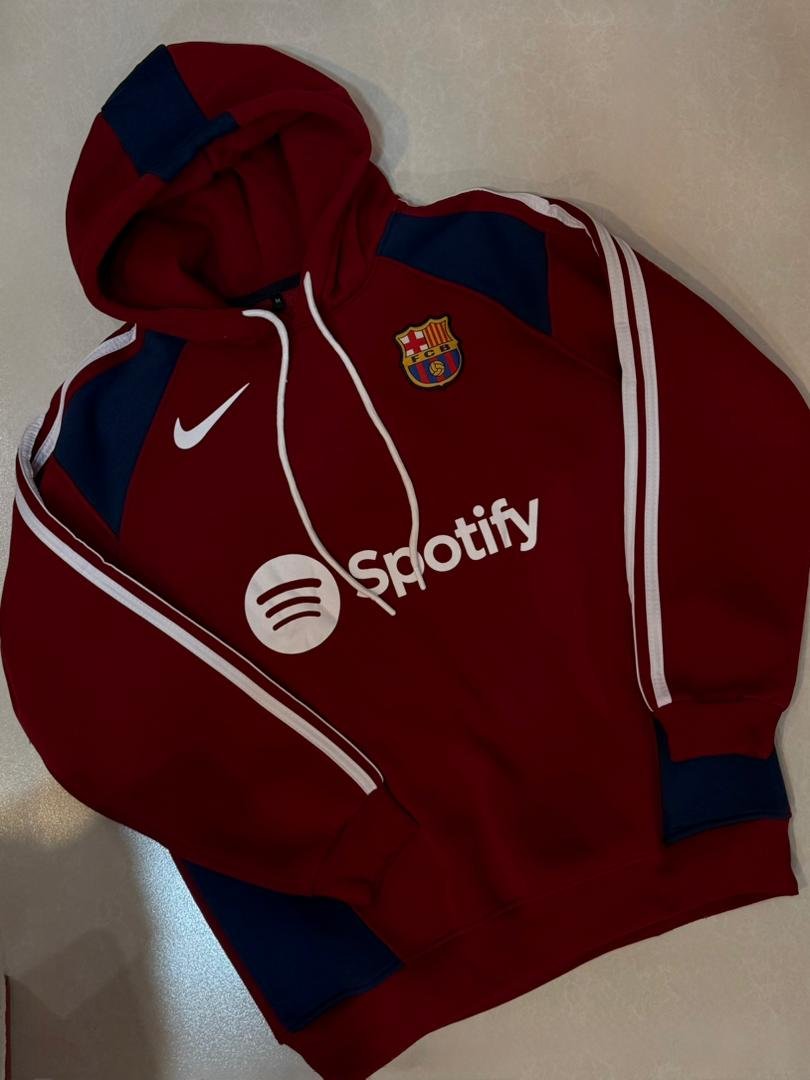 سويت شيرت بقبعة (هودي) بتصميم رياضي عصري