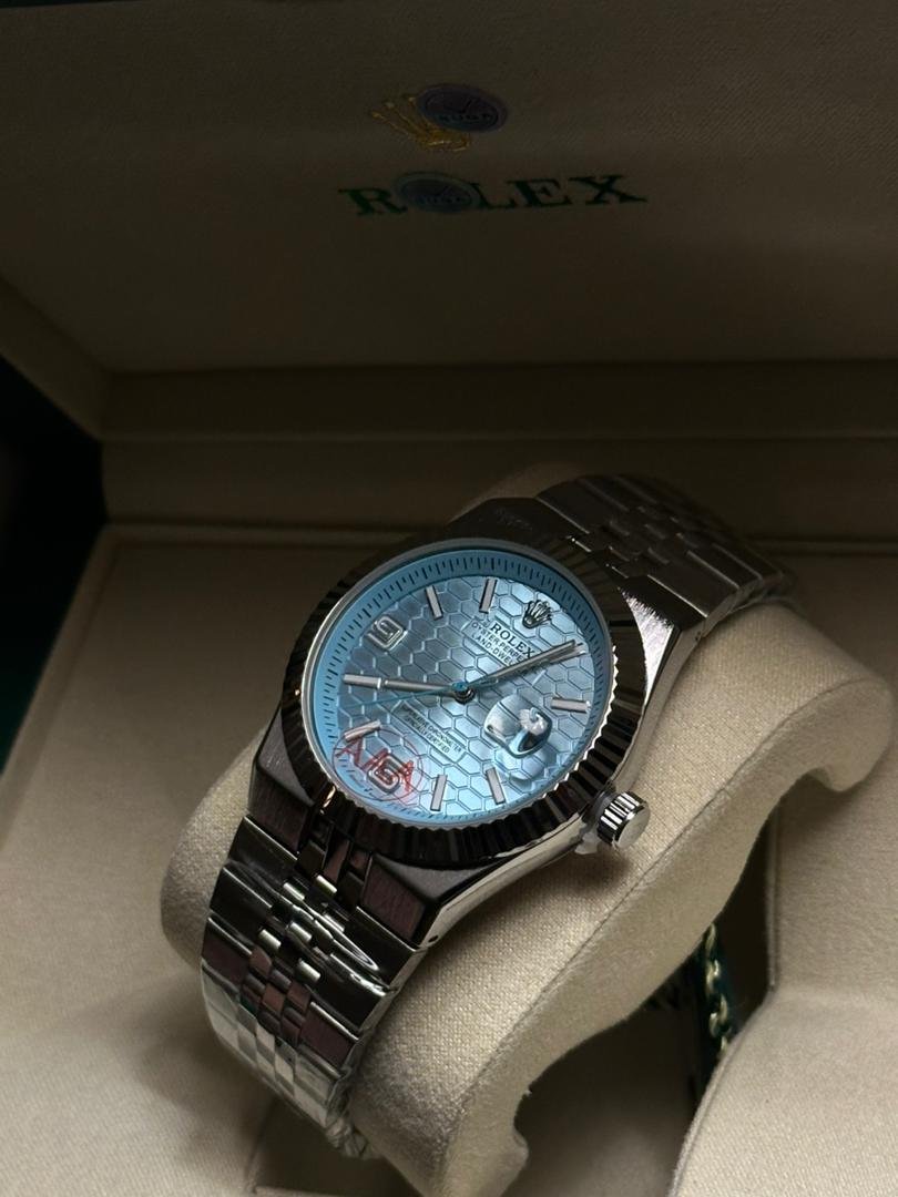 ساعة رجالية فضية فاخرة – تصميم كلاسيك عصري