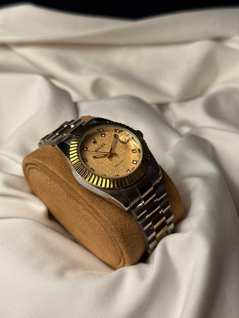 ساعة نسائية ذهبية كلاسيك – تصميم فاخر أنيق