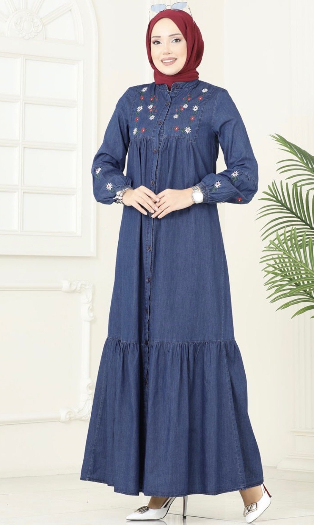 فستان جينز أزرق غامق للمحجبات.