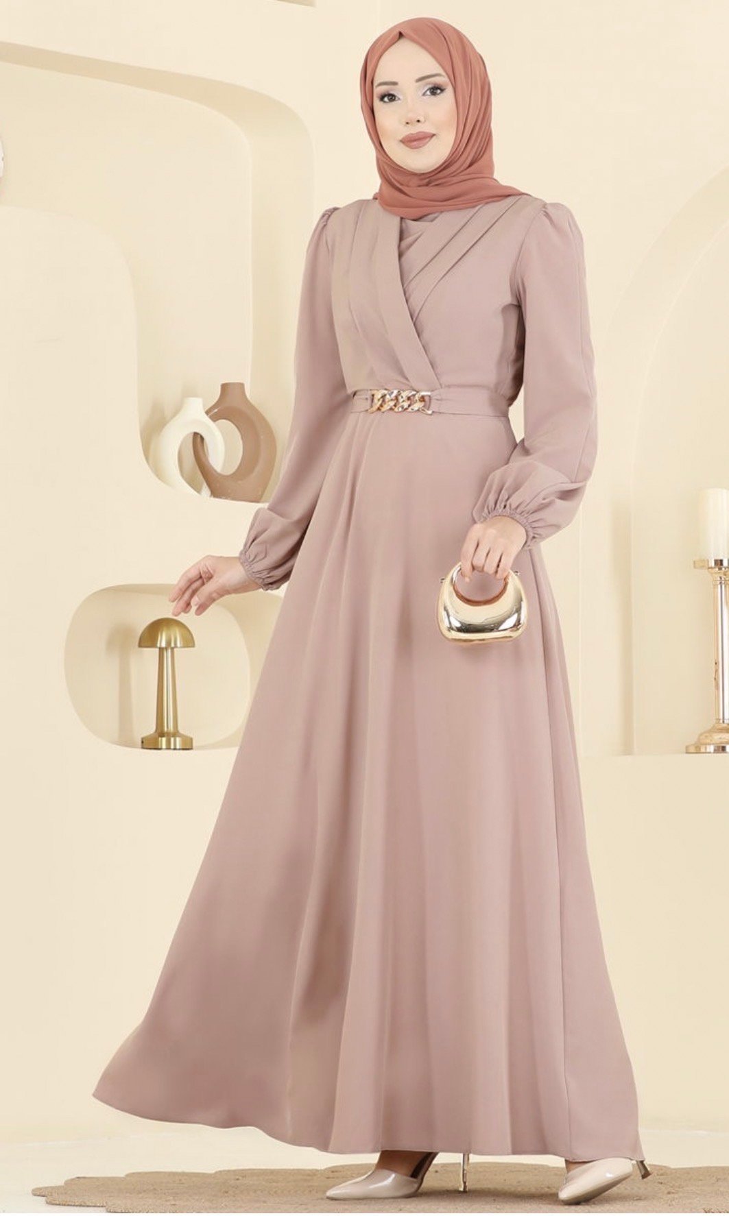 فستان نسائي من قماش الكريب البيج للمحجبات