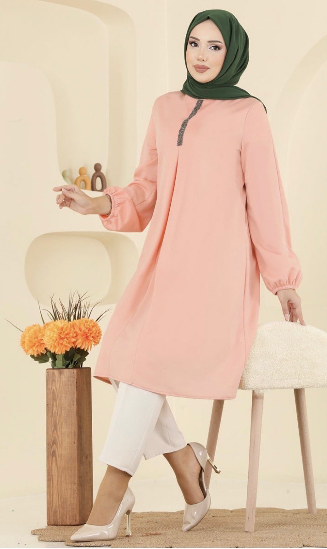 بلوزة طويلة باللون التفاحي للمحجبات