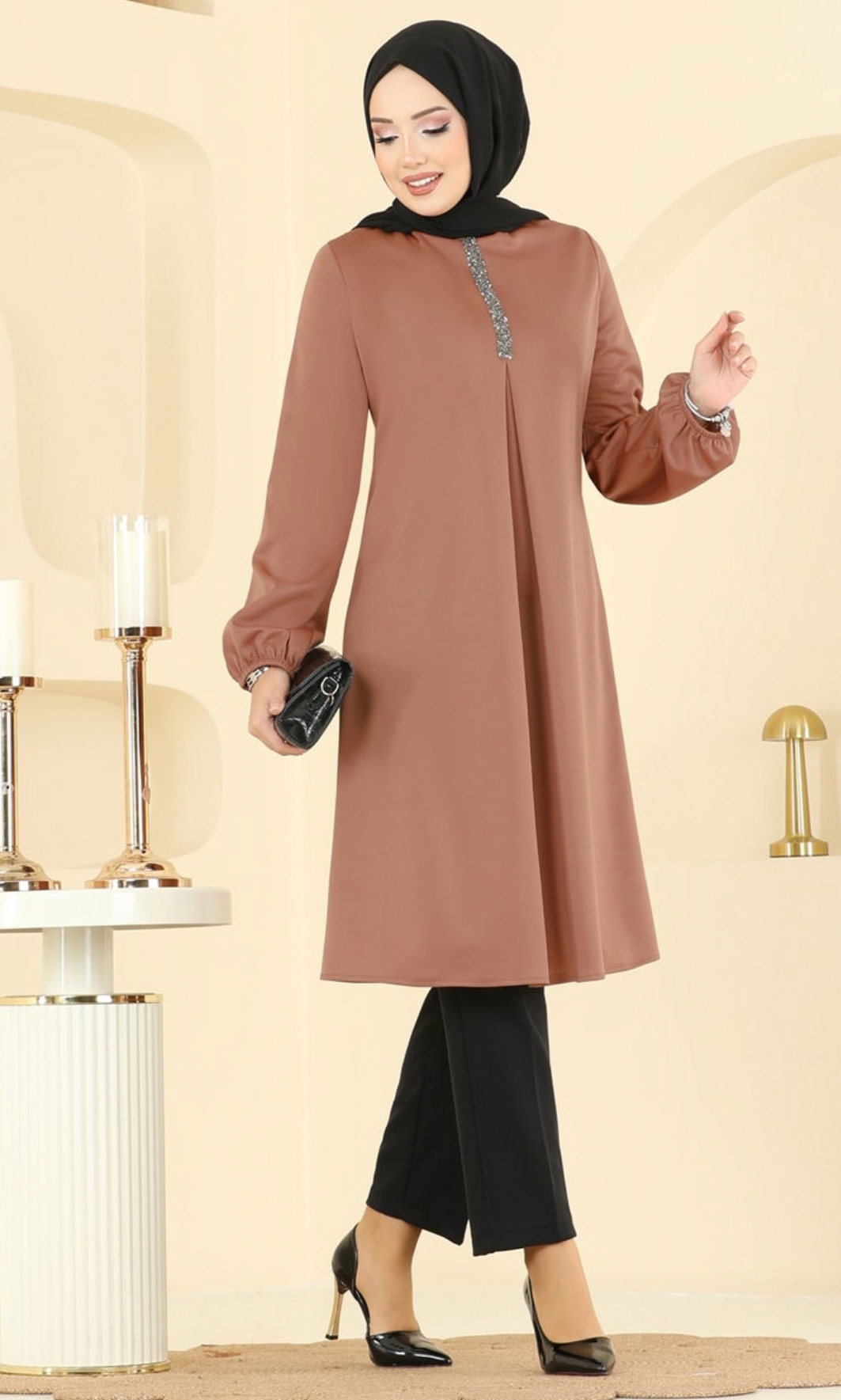 بلوزة طويلة باللون العسلي للمحجبات