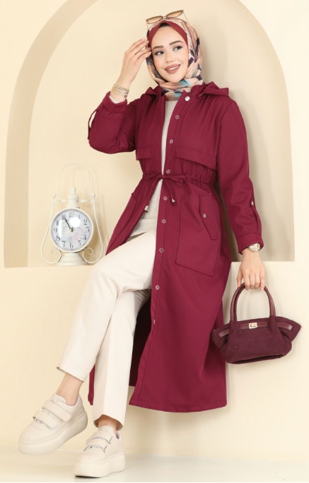 معطف طويل باللون الأحمر للمحجبات
