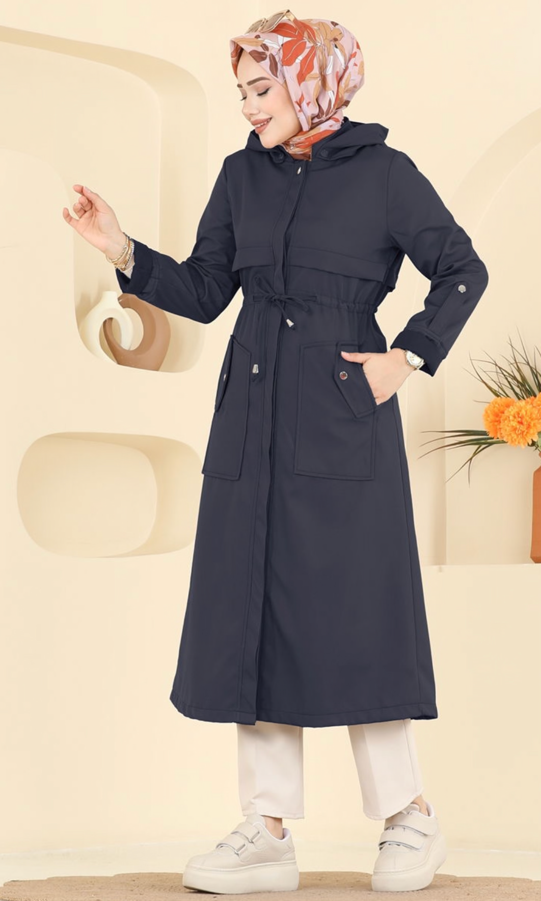 معطف طويل باللون الكحلي للمحجبات