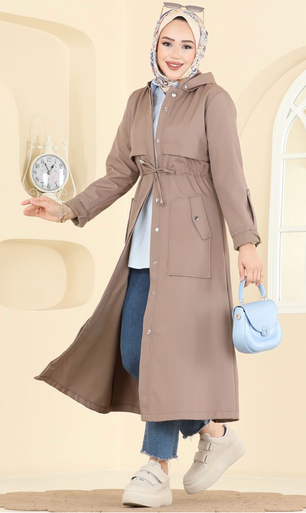 معطف طويل باللون البيج الغامق للمحجبات