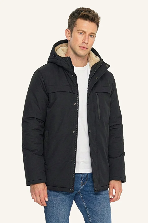 جاكيت رجالي باللون الاسود مع غطاء رأس وصوف مقاوم للرياح