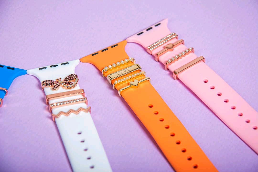 سوار ساعة ذكية مع خواتم لامعة