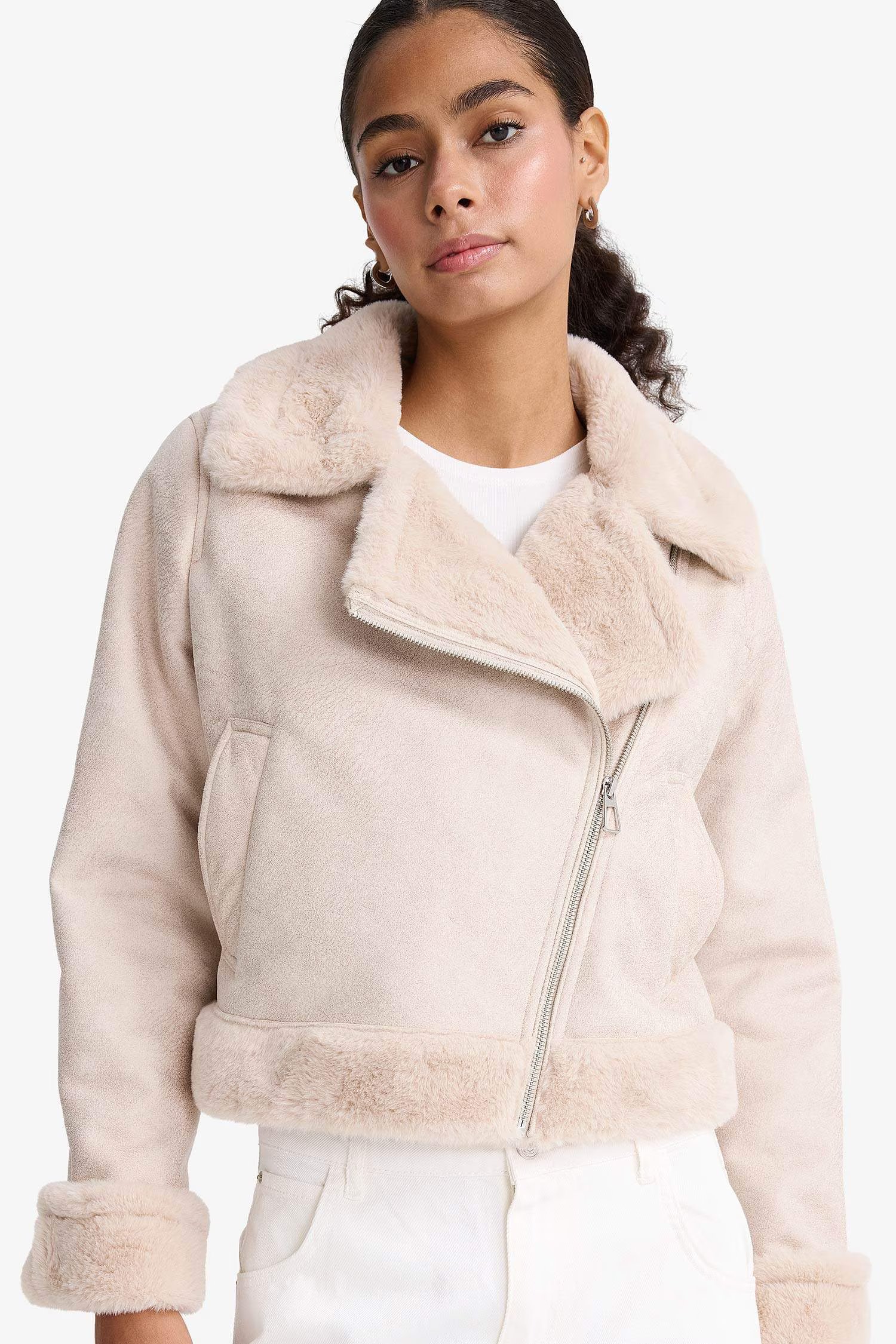 معطف مبطن بالفرو الصناعي عادي