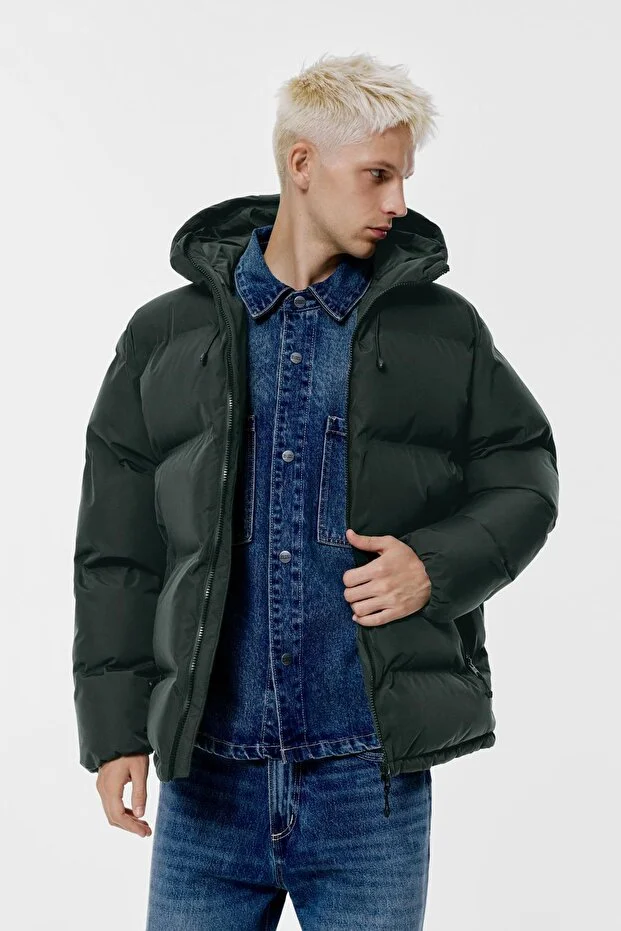 جاكيت مطري من pull&bear