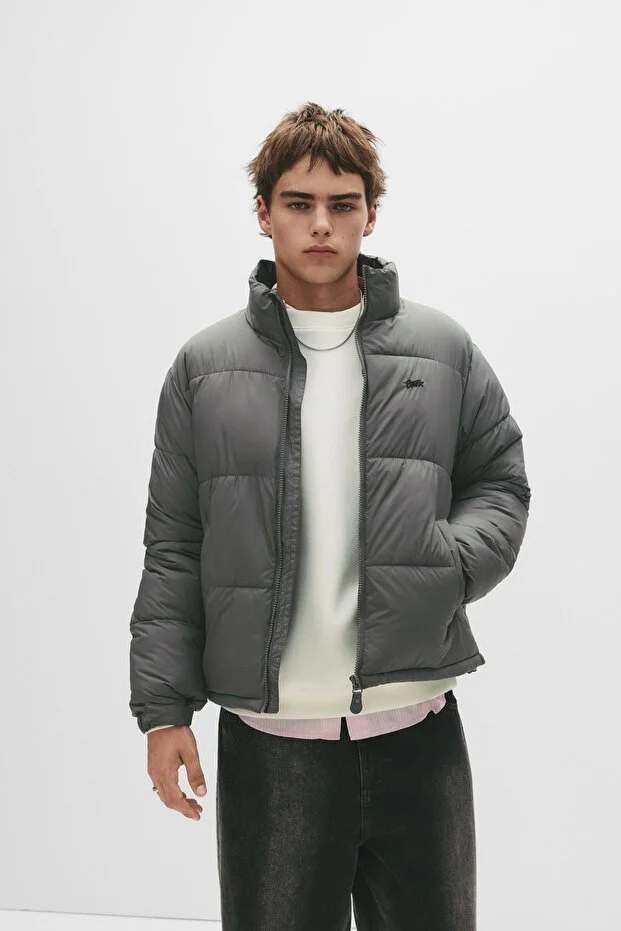 جاكيت مطري من pull&bear