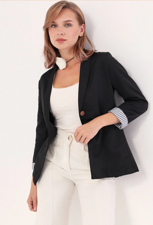 جاكيت بليزر نسائي بقصة سبور وأكمام طويلة