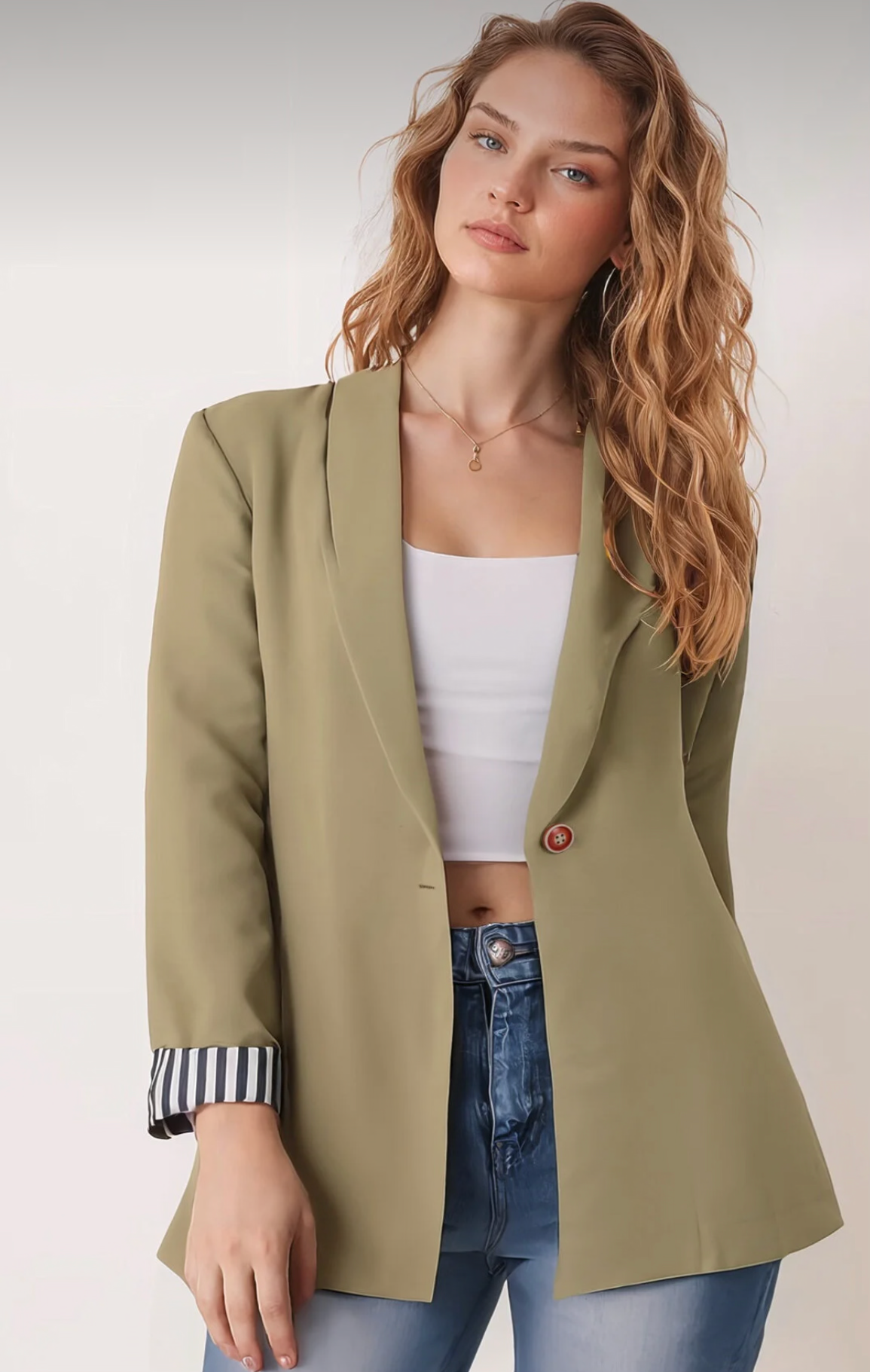 جاكيت بليزر نسائي بقصة سبور وأكمام طويلة