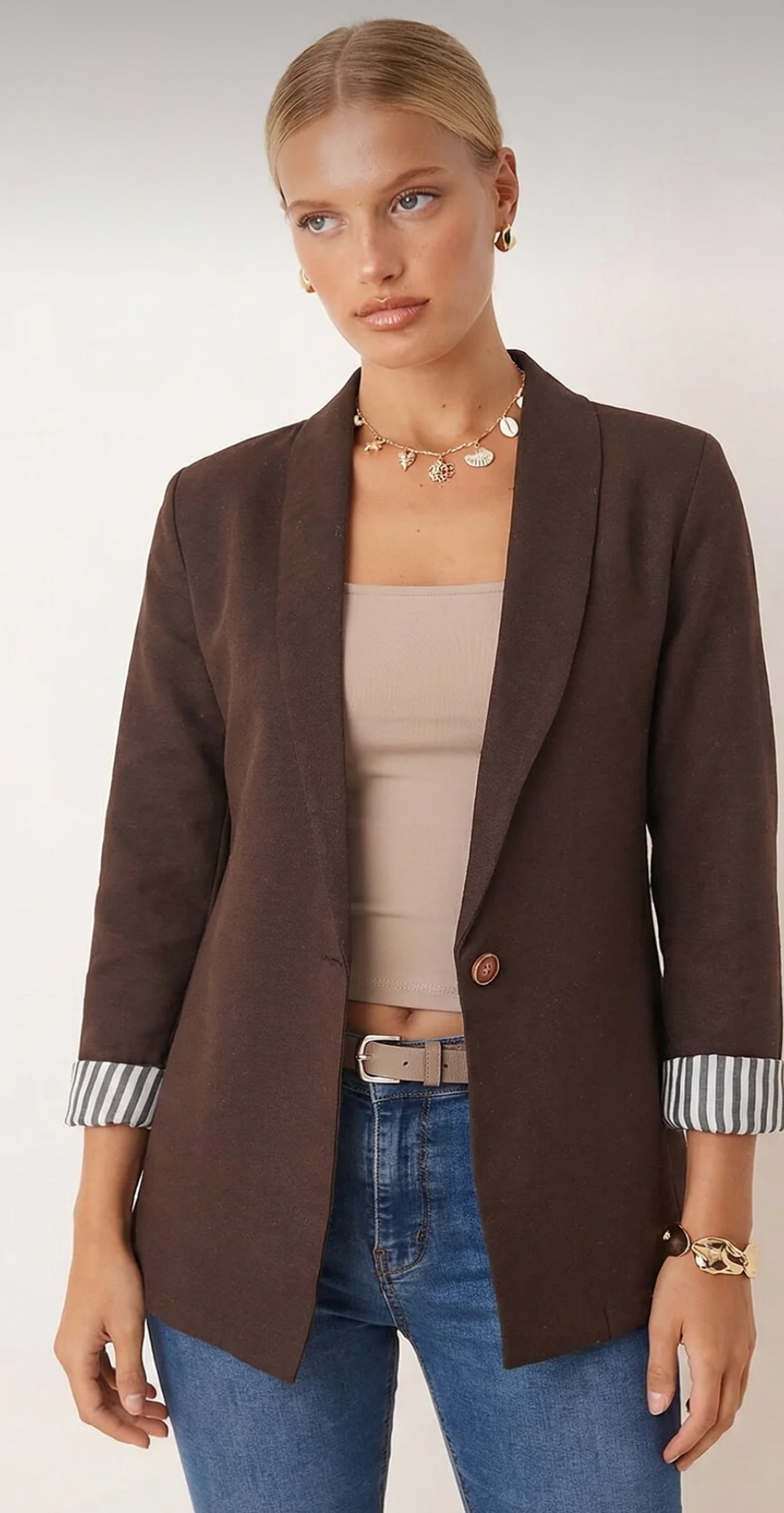 جاكيت بليزر نسائي بقصة سبور وأكمام طويلة