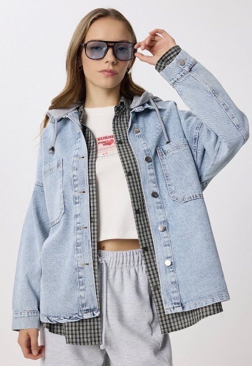 جاكيت جينز نسائي بقبعة قابلة للإزالة