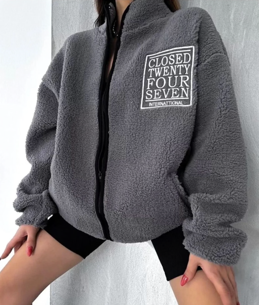 معطف نسائي من الفرو