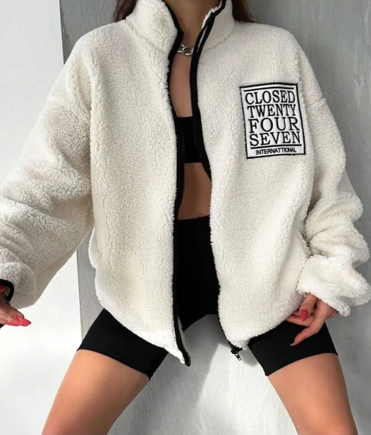 معطف نسائي من الفرو