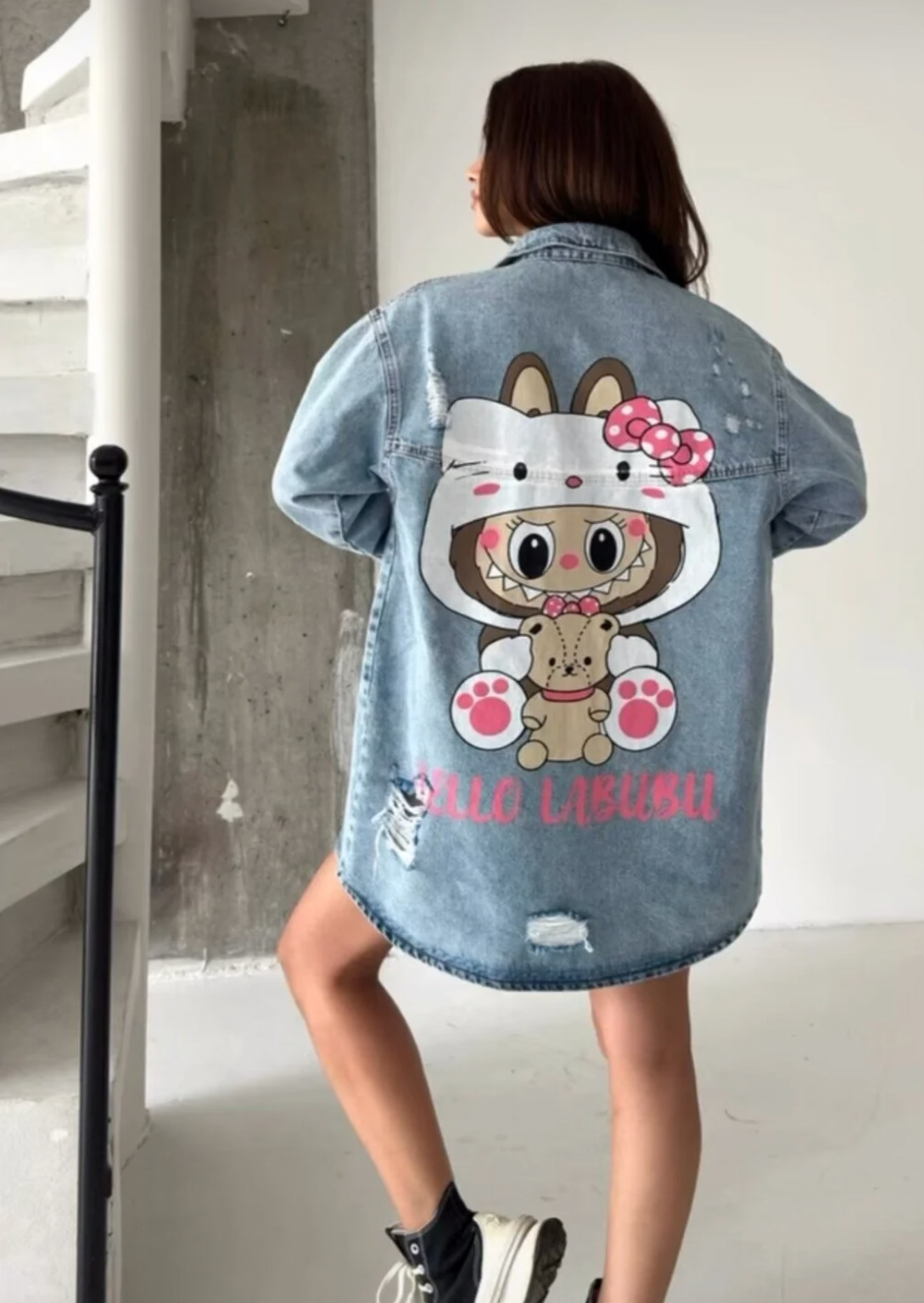 سترة جينز فضفاضة بطبعة لابوبو