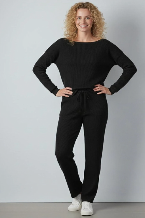 بيجاما قطنية باللون الأسود بتصميم عصري