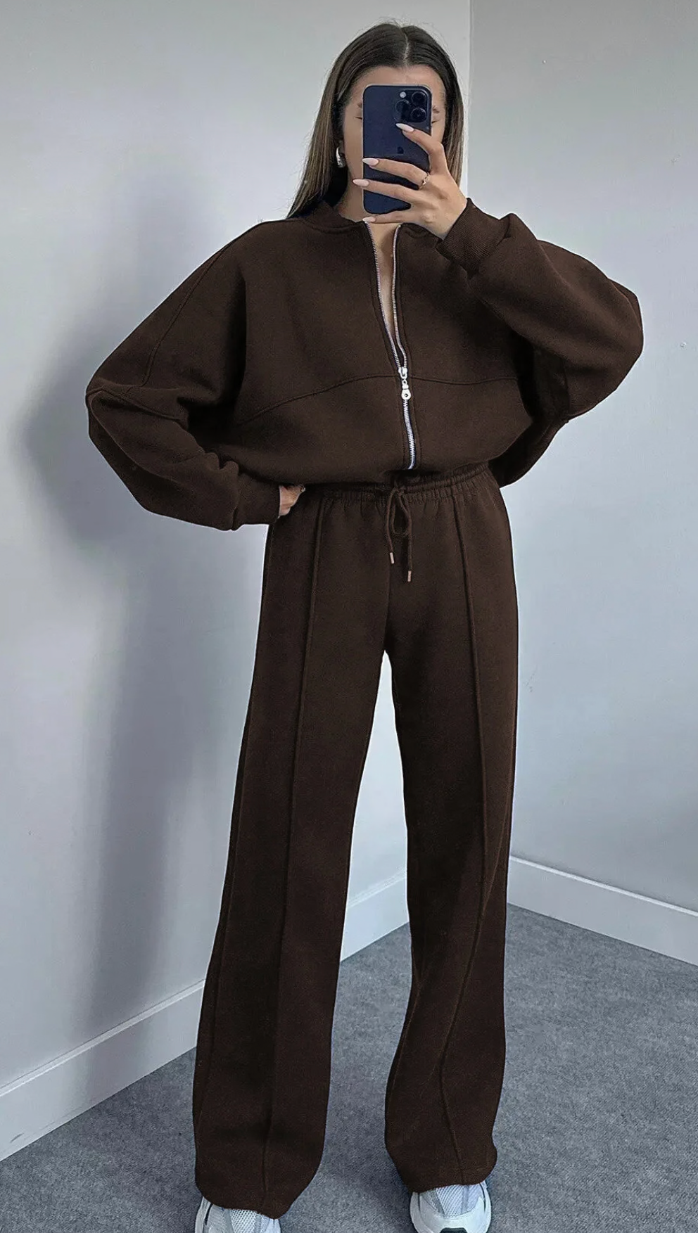 بيجاما رياضية بتصميم عصري وقصة واسعة