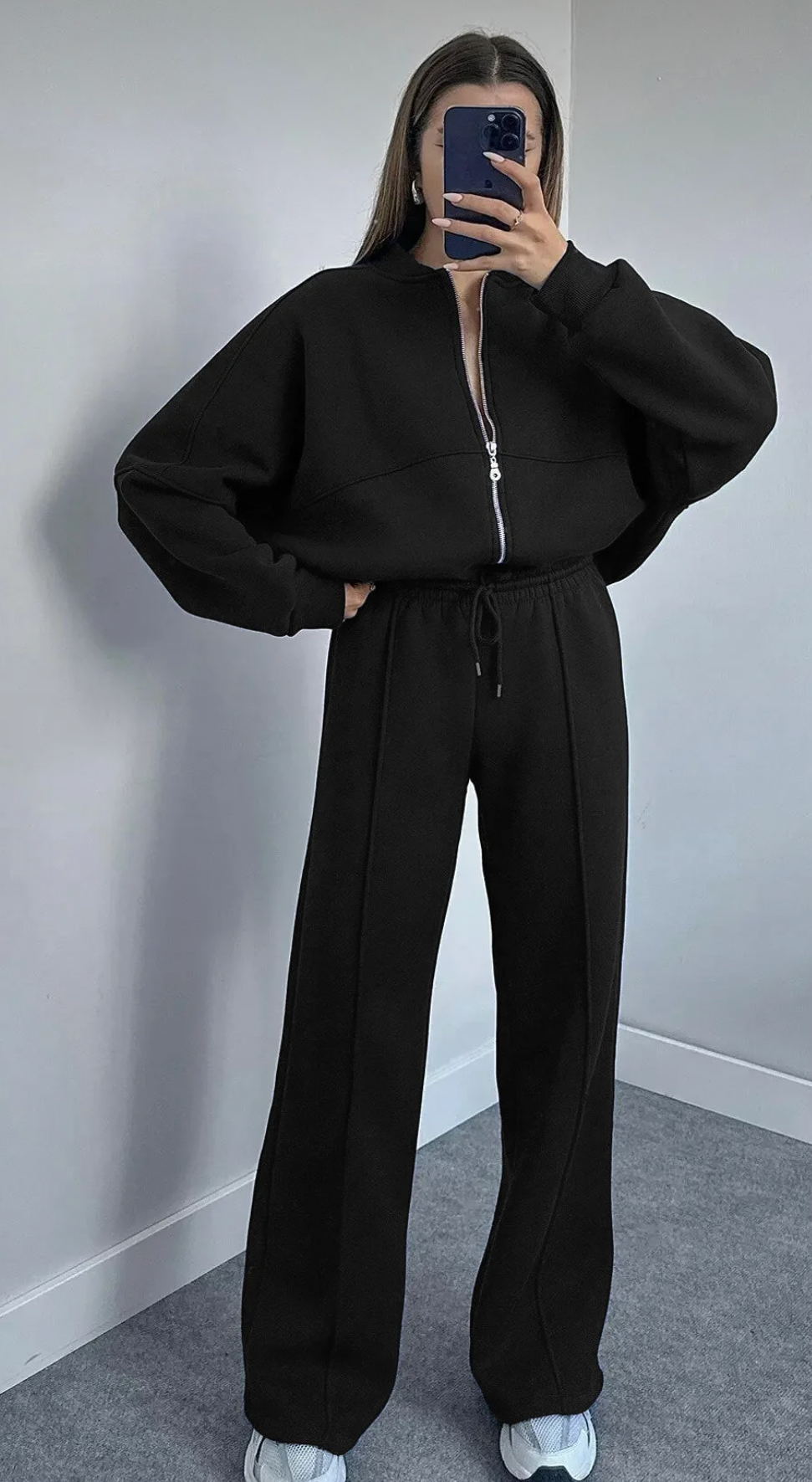 بيجاما رياضية بتصميم عصري وقصة واسعة