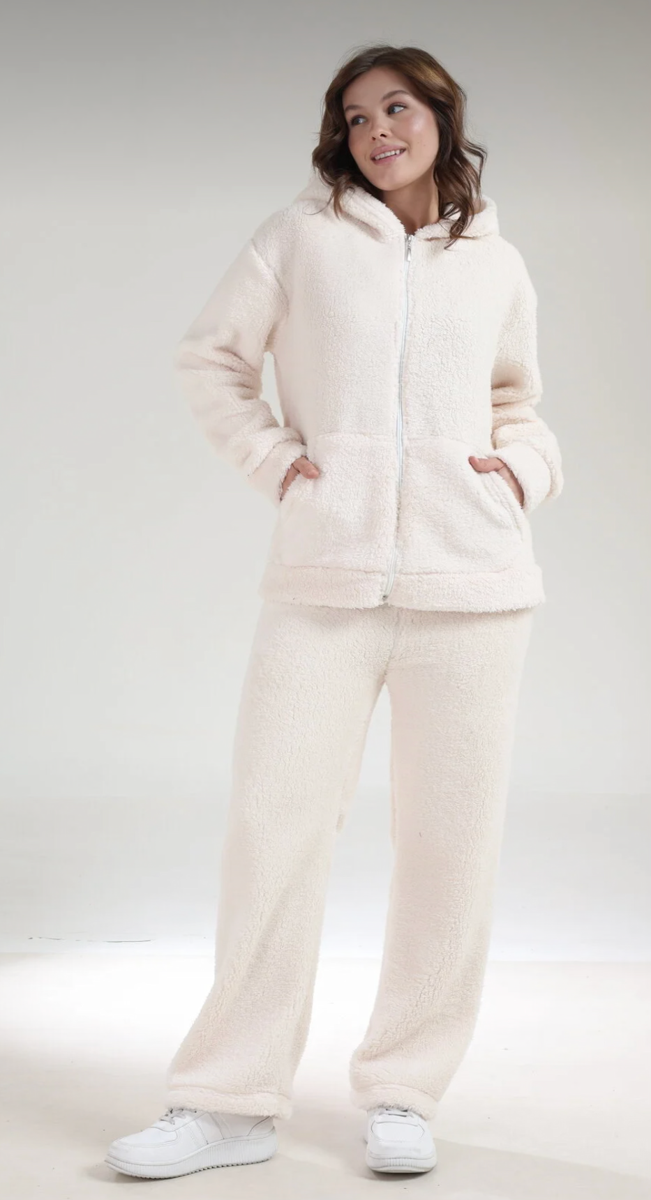 بيجاما فرو نسائية بتصميم أنيق وعصري