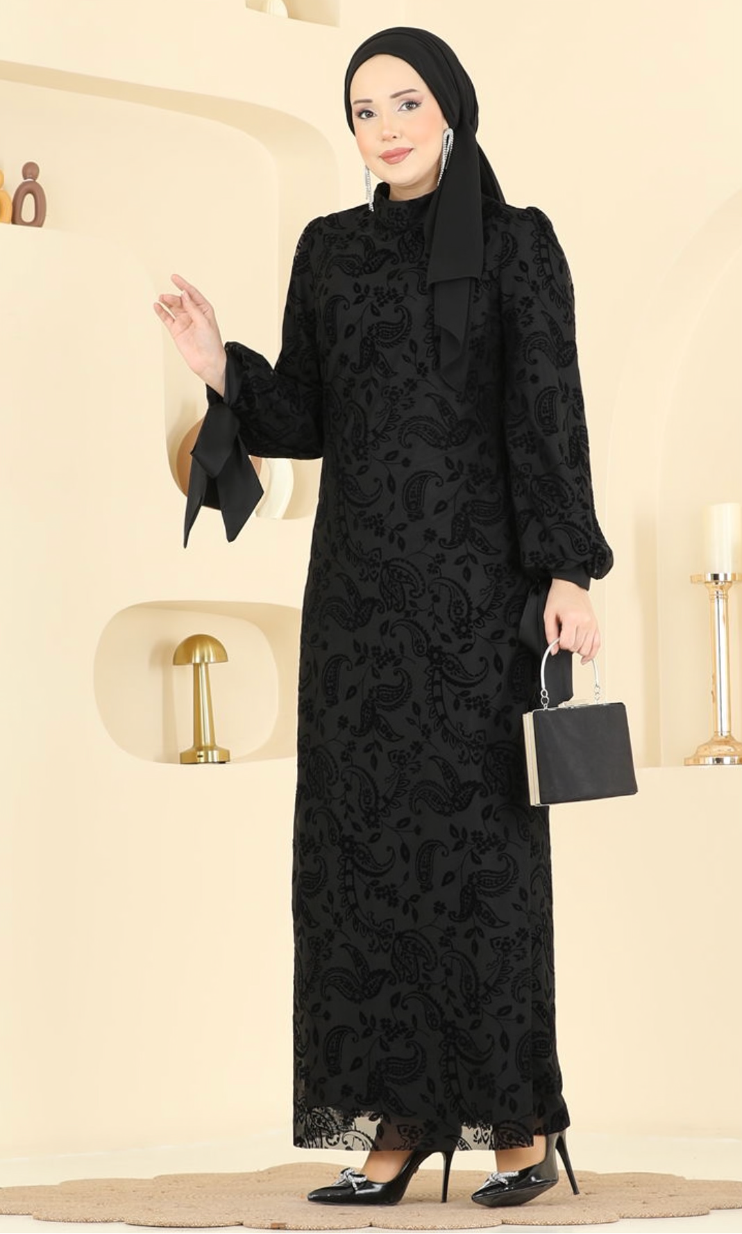 فستان سهرة مخمل بنقشة البايزلي