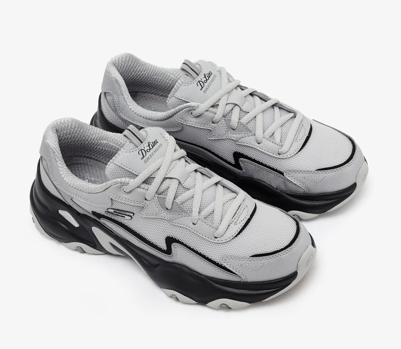 حذاء رياضي نسائي من Skechers فئة D'Lites.