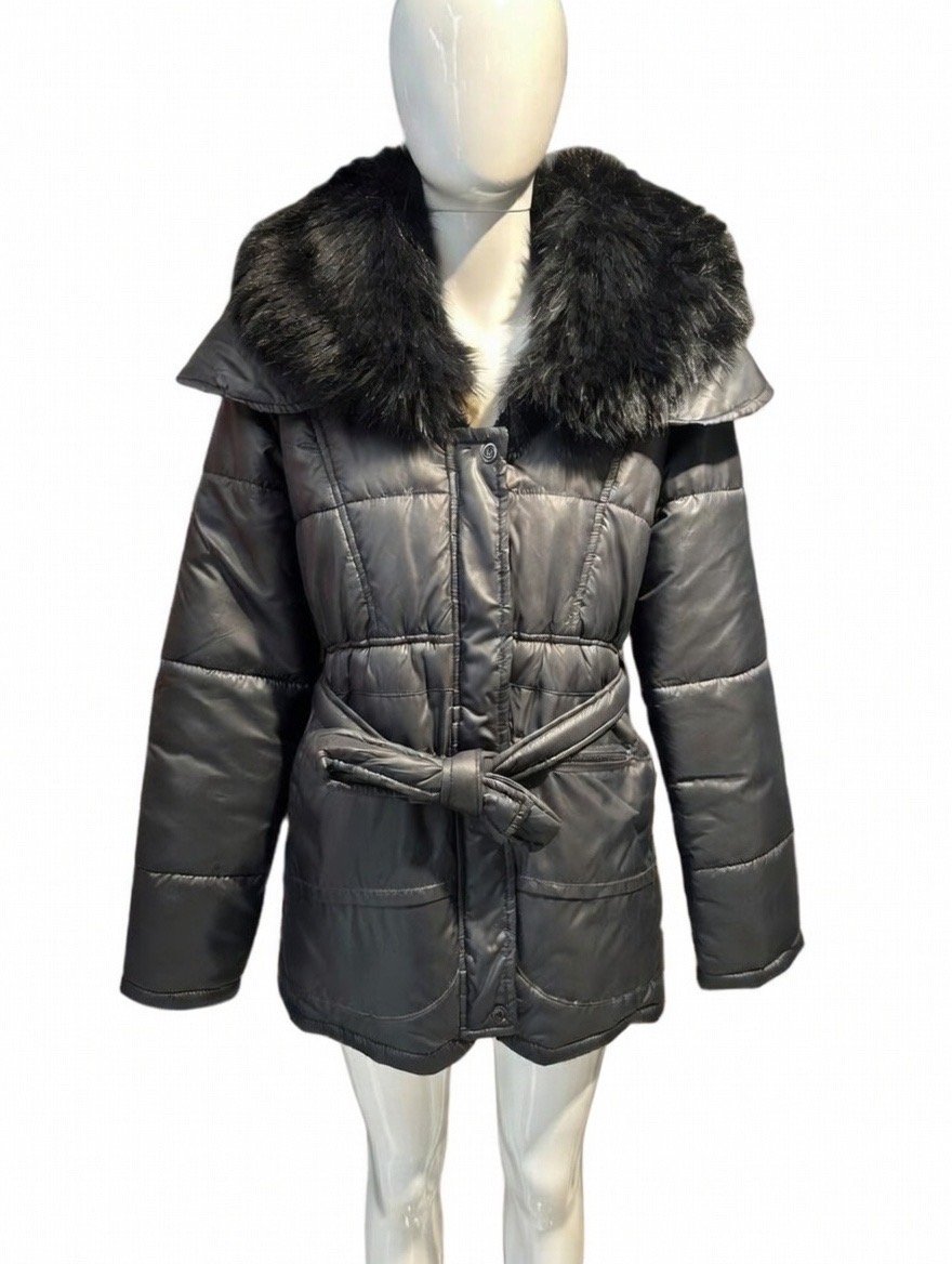 جاكيت مطري نسائي